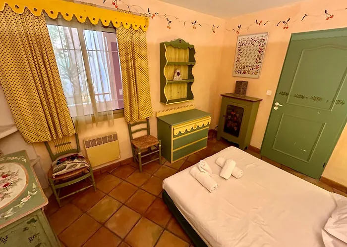 Spacious & Unique Sea View Terrace Pool & Charm * Ле-Лаванду