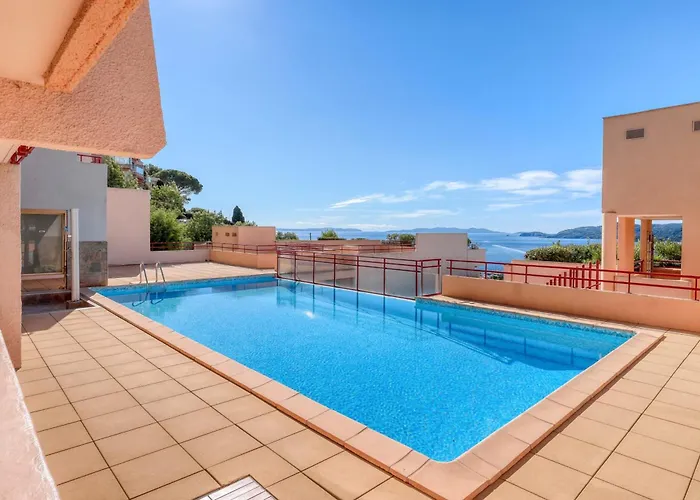 Spacious & Unique Sea View Terrace Pool & Charm Apartmán *